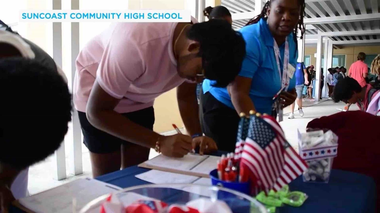  Students signing up to vote